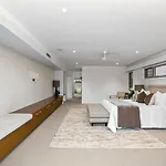 Summerland Luxury House In Broadbeach Waters