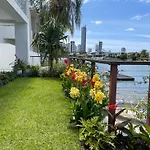 Summerland Luxury House In Broadbeach Waters