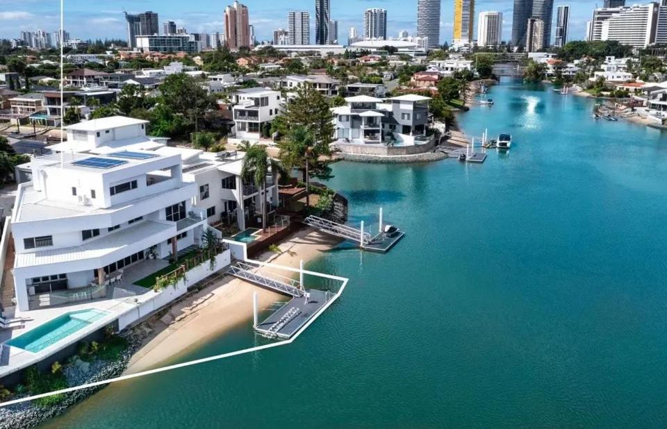 Holiday home Summerland Luxury House In Broadbeach Waters