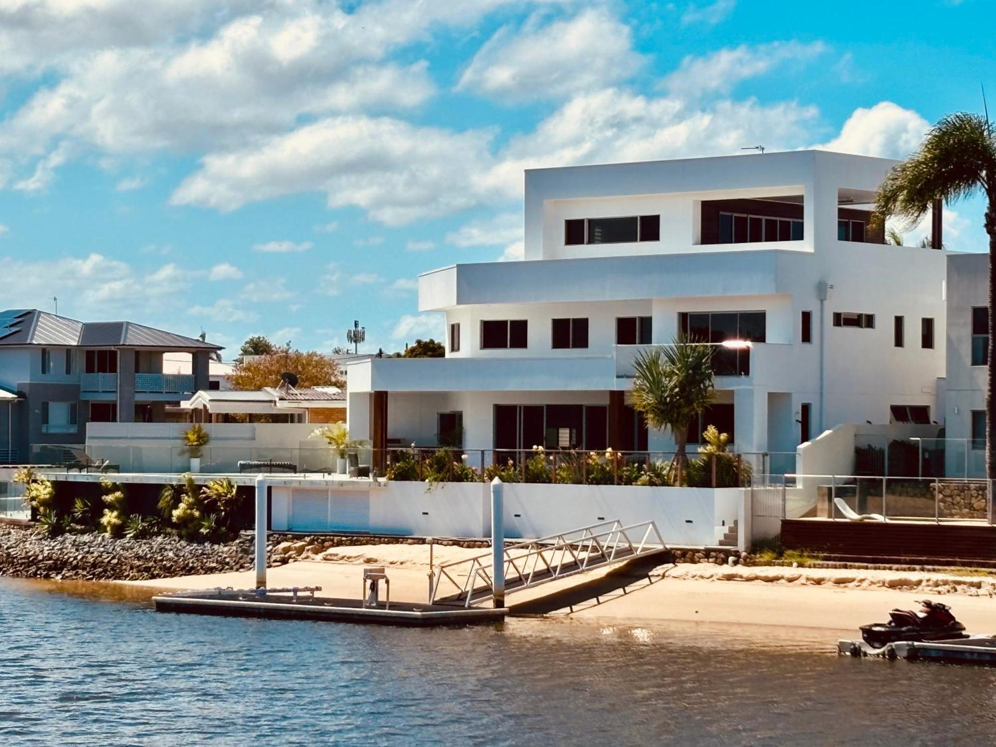 Holiday home Summerland Luxury House In Broadbeach Waters *